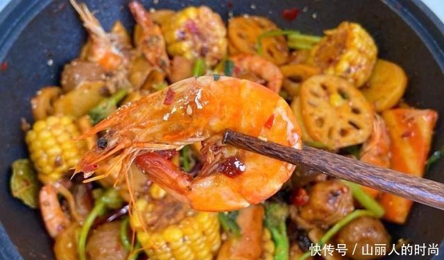 巨费|麻辣香锅这样做,闺蜜三人抱着锅都吃不够,巨费米饭