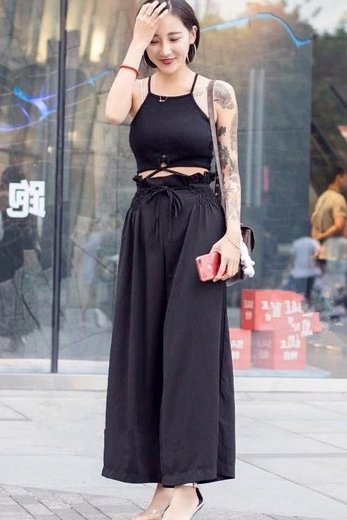 美女模特：搭配一双绑带高跟，气质瞬间变得优雅！