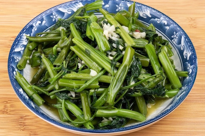 大厨|为何你炒空心菜总发黑原来不能直接下锅,大厨教你2个窍门