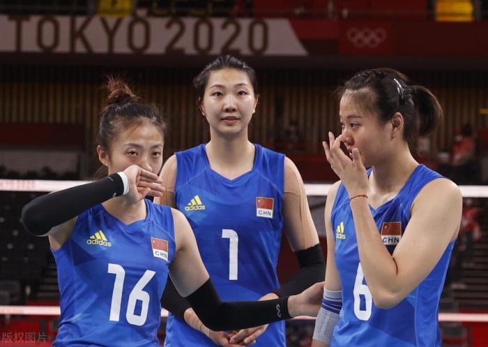 李盈莹|3-0也救不了中国女排,丁霞赛后痛哭被指责,选择性传球毁了球队