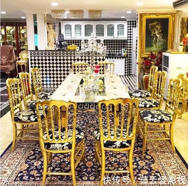 泰国母子炫富,珠宝论斤戴,包包堆成山,品味奇特