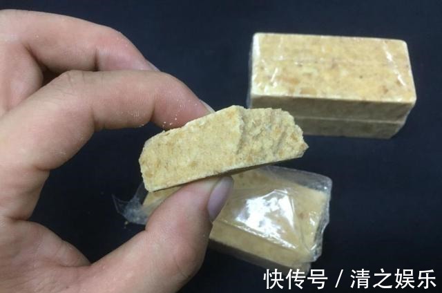 一块军用压缩饼干到底有多抗饿？放进沸水十几分钟，终于明白了！
