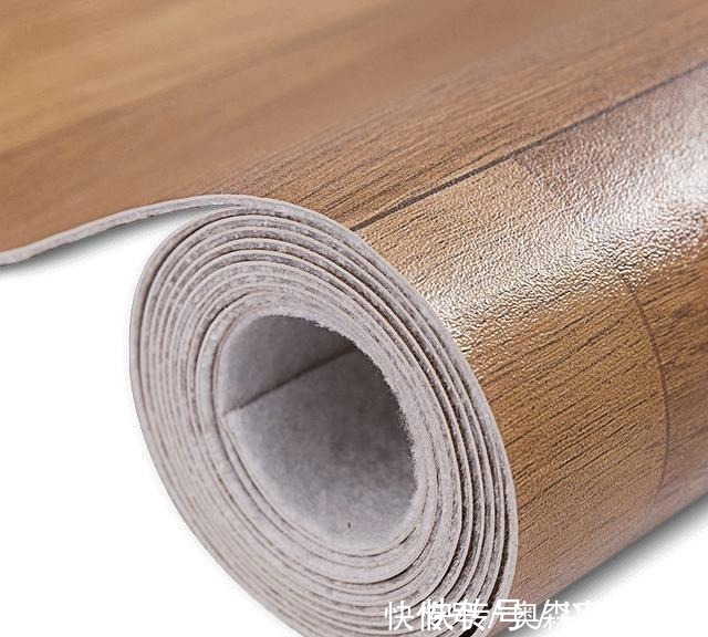 瓷砖|建议大家:别再凿地板铺瓷砖了,瞧瞧这家人这样弄,整洁又美观