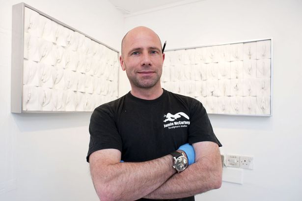 麦卡特尼(jamie mccartney)在美国科罗拉多州博尔德市公开展出一组