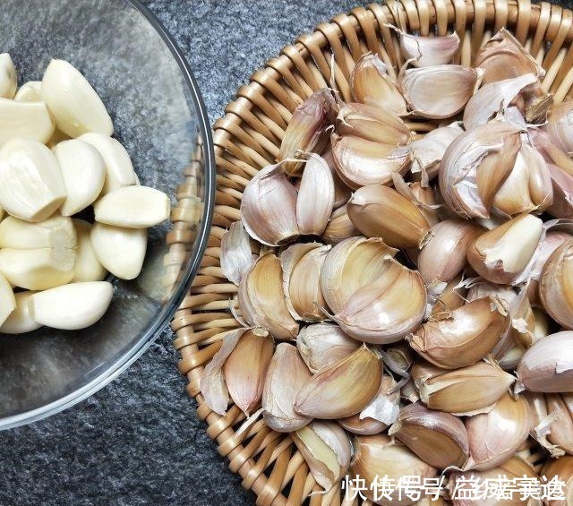 蒜米|酥炸金蒜蓉，家里常备着，入菜、拌面、煮汤全靠它！