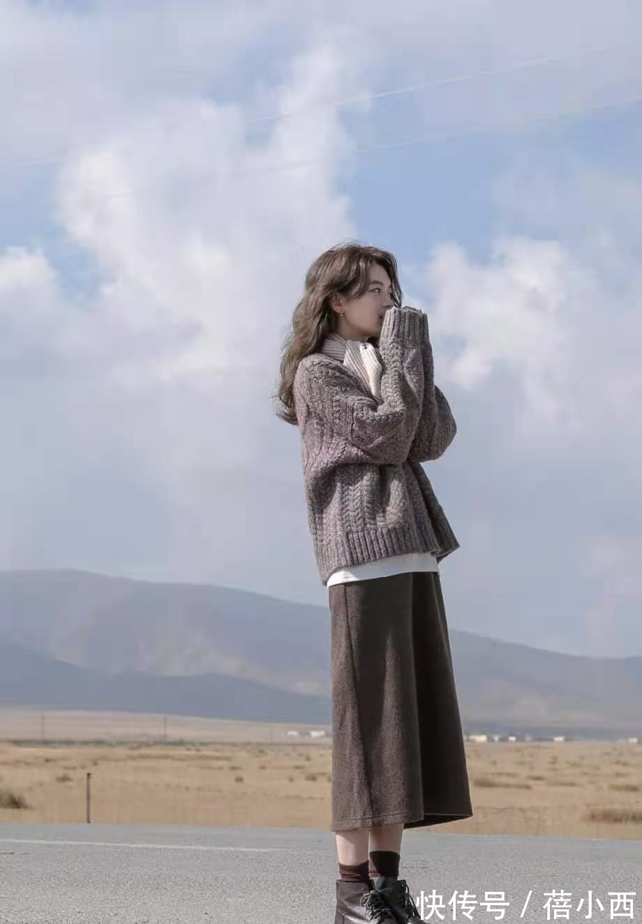 秋天|建议30+女性多穿“毛呢半身裙”,掌握3个搭配要点,时尚又显气质