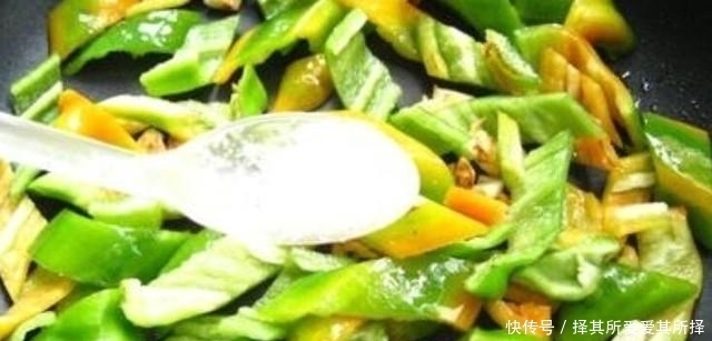 辣椒炒鸡蛋很多人都做错了,教你正确做法,鲜香滑嫩,开胃又下饭