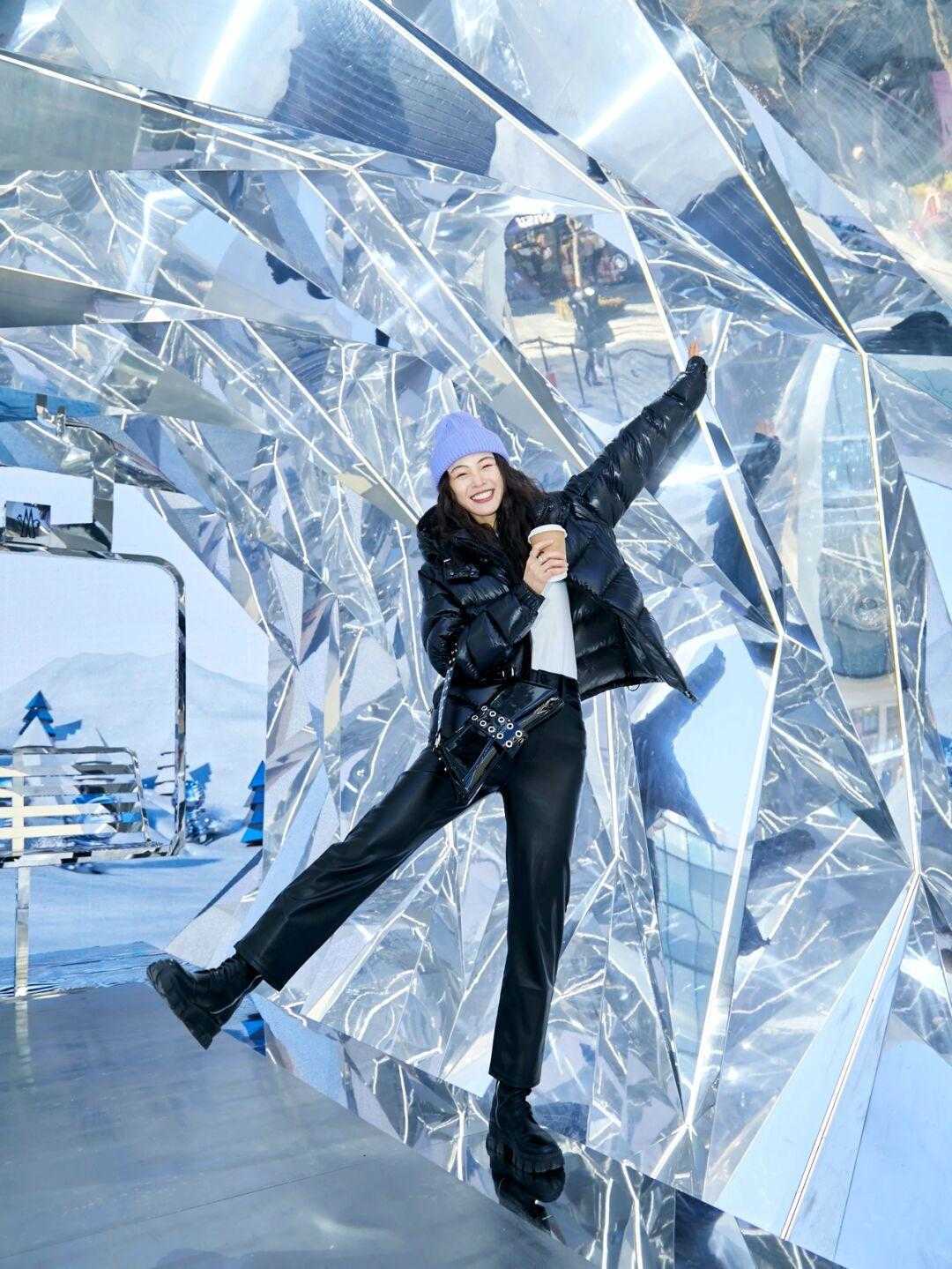 修身裤|今年别在穿“修身裤+长靴”,九分阔腿裤+紧口靴,才是最时髦