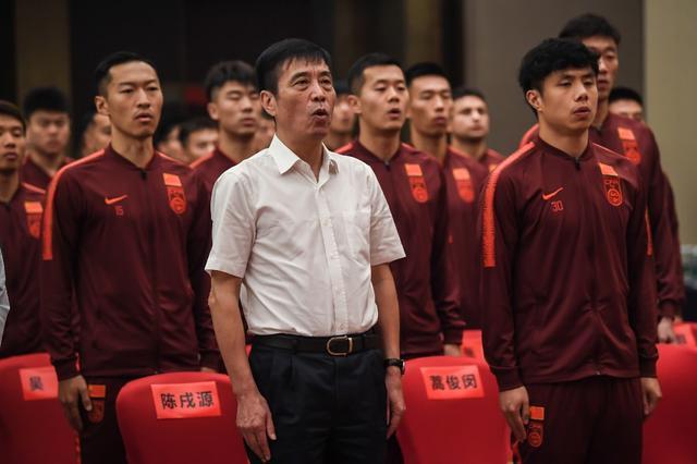 主教练|足协做出英明决策！中国足球收喜讯，洛国富艾克森阿兰这次没白等
