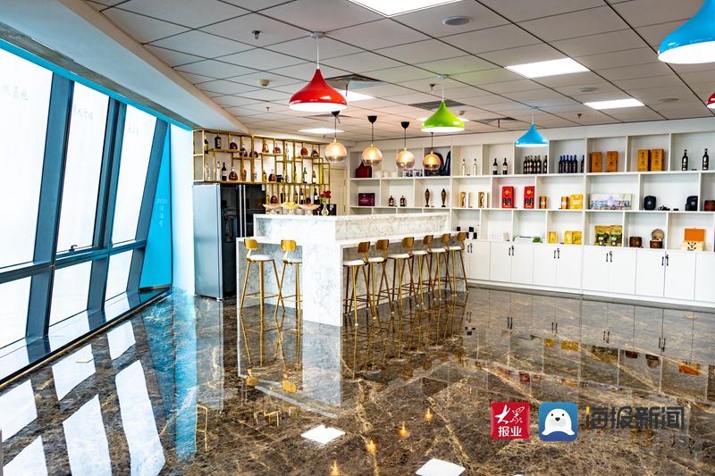 律师|登高五十层 法律图书馆再扩容 以案释法大讲堂开课 德衡律师集团最近“好戏不断”！