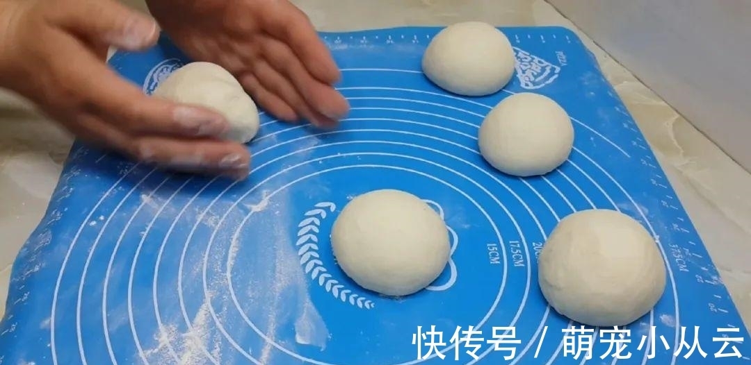 面粉这做法太香了,开水一烫,焦脆又空心,比油饼鸡蛋饼好吃几十倍