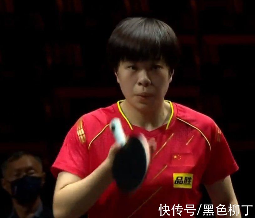 王艺迪|3-1！国乒迎世界杯决赛首胜，“打跑”伊藤的24岁名将与对手拍手