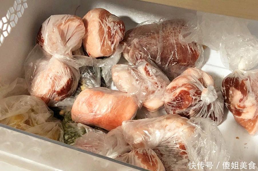 猪肉|从冰箱里拿出的冻肉,万不可加水泡,教你一招,吃起来跟鲜肉一样