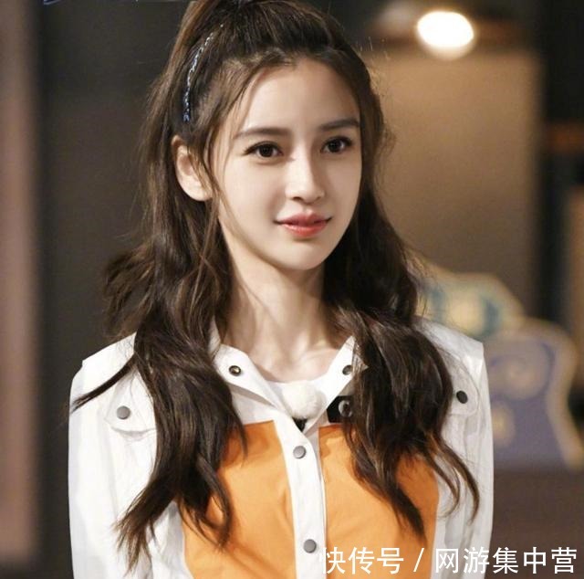 Baby证实录制新一季的跑男,黄白运动裙太嫩,长卷发如娃娃!