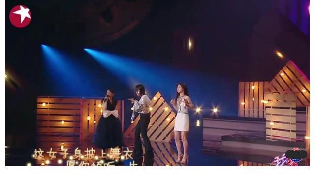 我們的歌：團戰(zhàn)實力基本明朗，胡夏林子祥獨一檔，單依純?nèi)孕枧?
onload=