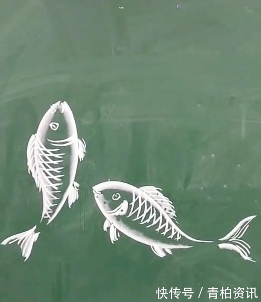 小鱼!美术生在黑板画小鱼,以为会被嘲笑,看到成品板报归你了