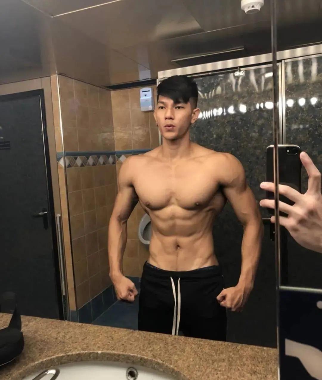 台湾|29岁台湾模特, 身高85公斤, 腹肌嘎嘣脆, 这身材谁能顶得住