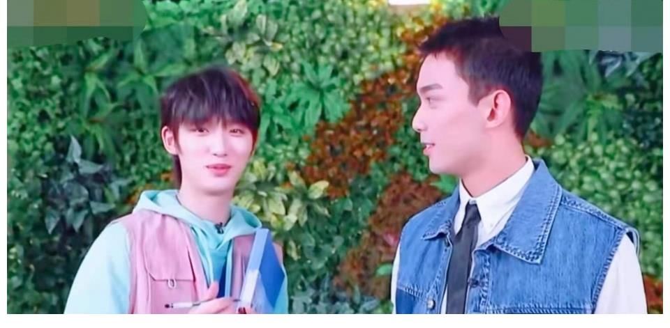 粉丝们|丁程鑫教吴磊撒娇wink，吴磊害羞到低头，丁程鑫反应让人直呼磕到了