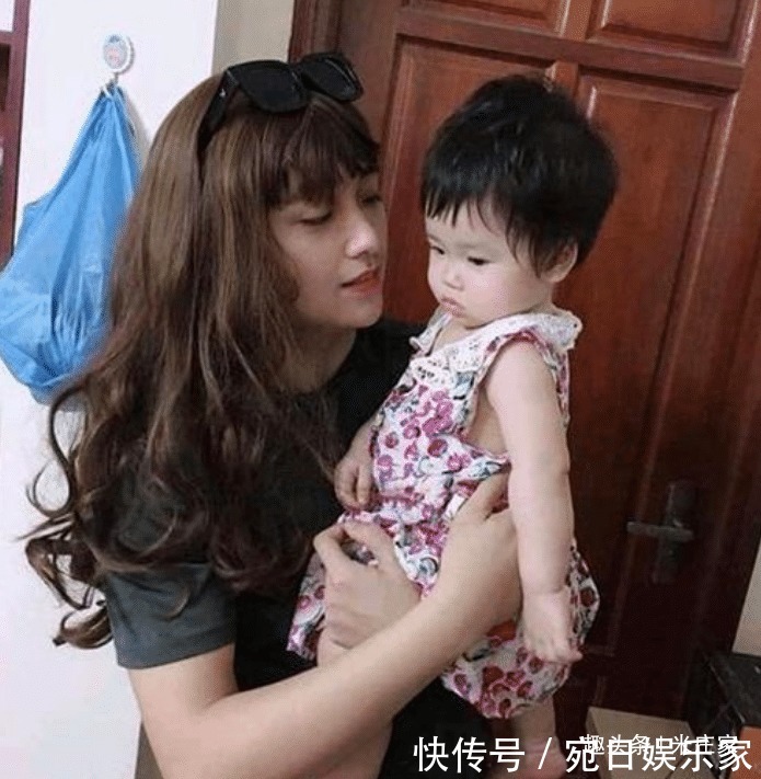 妈妈|爸爸扮成妈妈样子哄女儿,女儿没有哄好,爸爸却因太漂亮快速走红