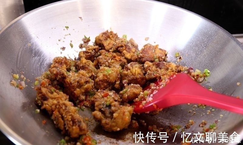 素菜吃腻了，来一道硬菜解解馋，比酥肉还香，真是好吃停不下来