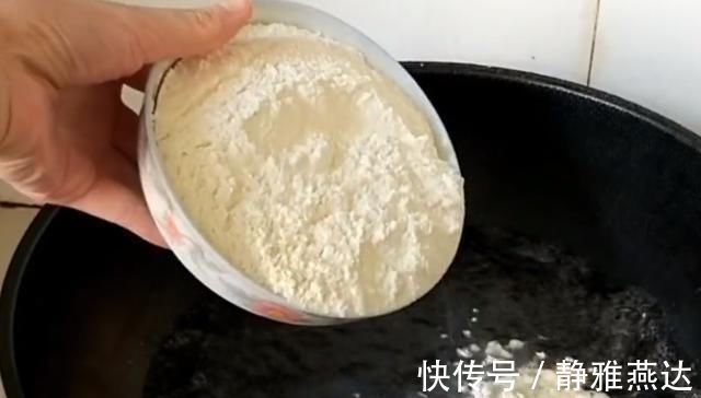 面粉|1碗面粉倒进开水锅里,瞬间变美味,孩子吃完还想吃,做法超简单