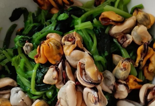 被称为“春天第一鲜”,10块钱买5斤,鲜嫩营养高,不懂吃可惜了