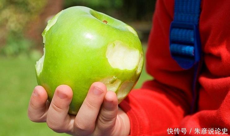 食用禁忌|吃苹果时要留意，这“4种情况”下别吃苹果，为了身体健康别轻视