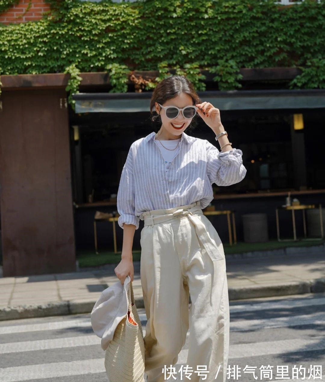 女人 真正会打扮的女人,入秋后都离不开这3种颜色,洋气显白有气质