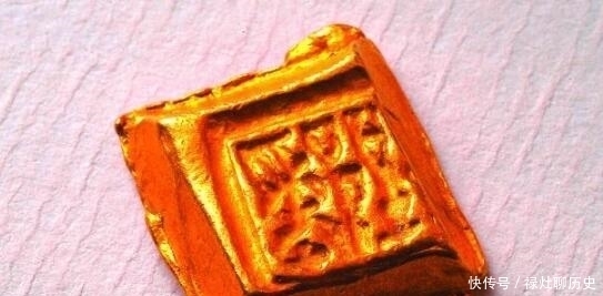 小学生摸鱼掏到金子,引发淘金潮,考古队赶来:不许挖,上交