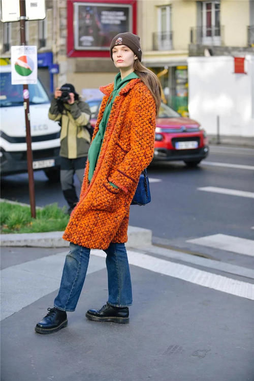 连帽卫衣才是秋冬最强内搭！脱掉厚外套，一样时髦洋气