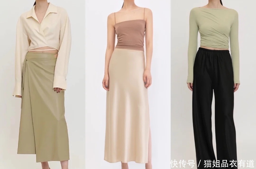 越简单越挑人，参考她的“随性极简风”搭配，全程穿凉鞋，美极了