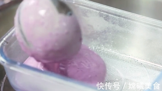 晶莹剔透|我家紫薯不蒸也不煮,简单2步做成千层糕,软嫩Q弹,好吃停不下来