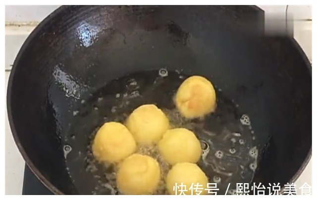 一块豆腐一把面粉,不红烧不炖汤,炸成丸子,我家一个礼拜吃四次