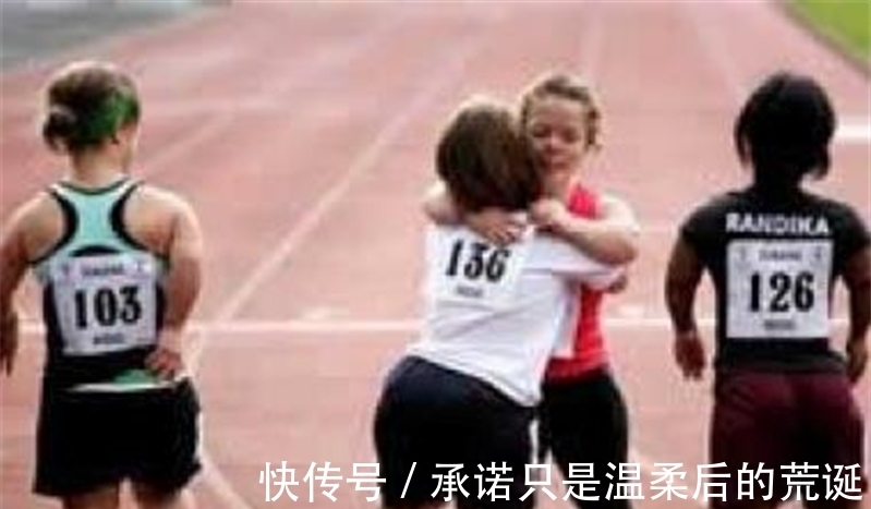 脆骨症|90厘米侏儒女孩,不顾医生建议求子,生下孩子却哭了:我错了吗?