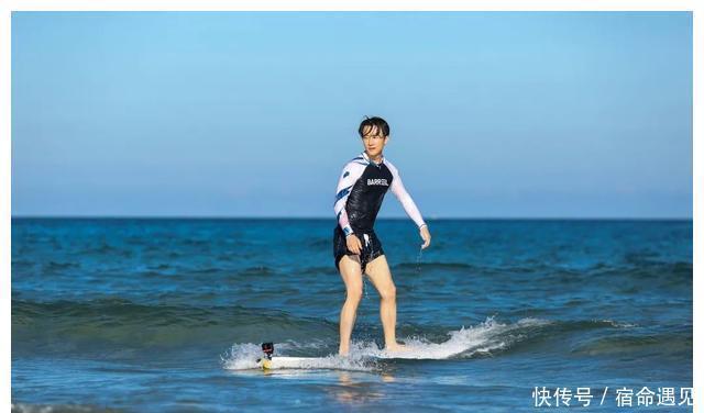 黄轩当店长的综艺,节目形式像《中餐厅》,首期嘉宾王一博变话痨