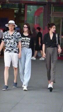 老司机|化妆品混泥大PK!40色眼影VS海藻,谁惨到老干妈化妆