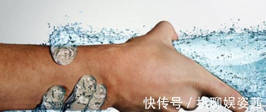 厕所|有人一喝水就频繁上厕所，有人两小时不上，哪种人身体更健康？