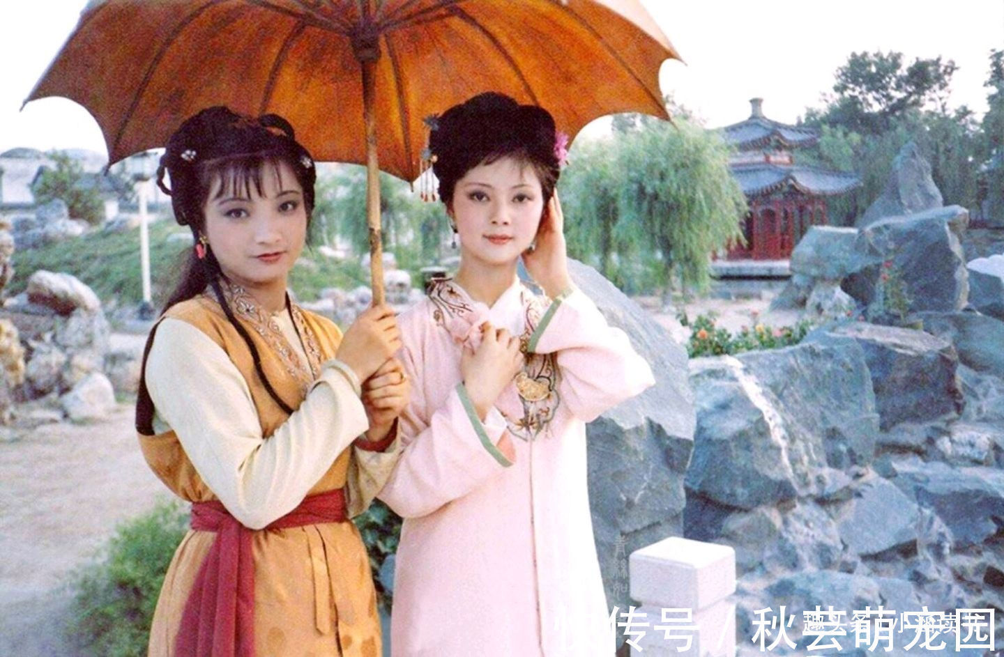 紫鹃&林黛玉和薛宝钗谁更有教养?看看两个贴身丫环的嚣张样就清楚了