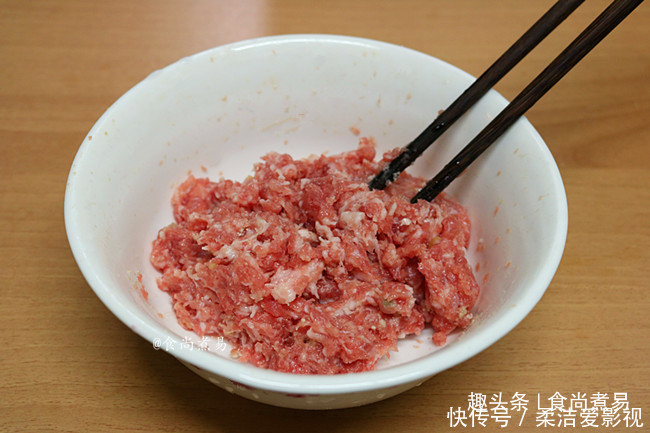 鲜香|第一次用此食材调饺子馅,连生姜都免了,鲜香多汁,好吃到爆