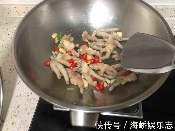 教你在家做红烧鸡爪，掌握好这做法，光闻味就流口水，越吃越上瘾