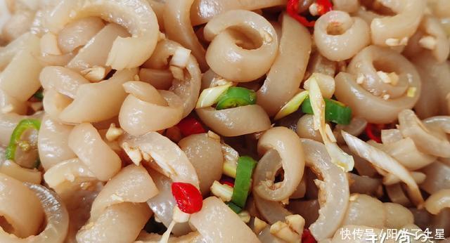 平时|平时做菜的时候“猪皮”不要扔了,用它来做菜,Q弹筋道,特实用