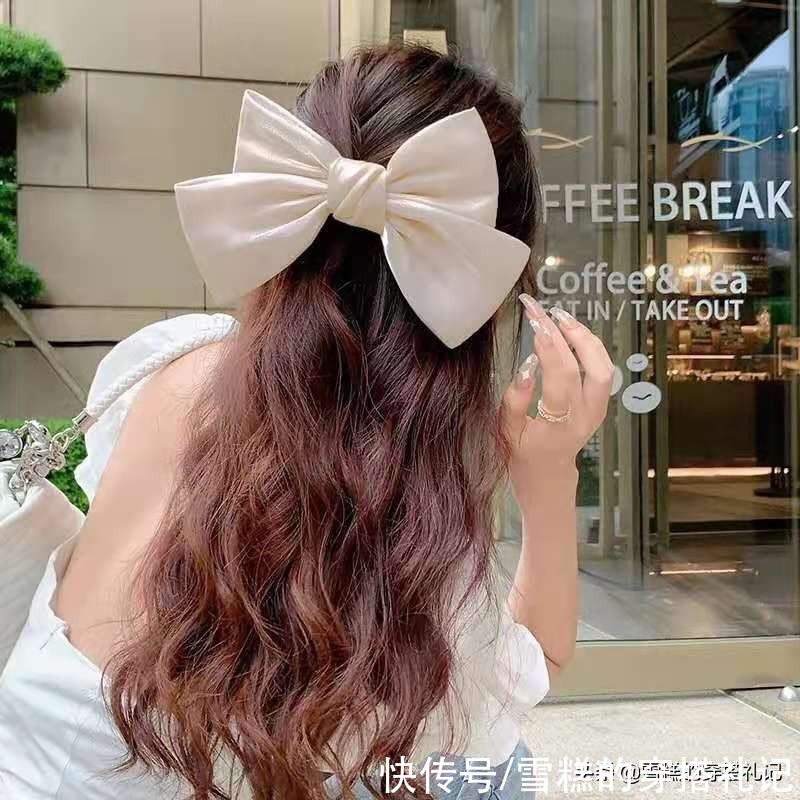 饰品|建议中年女人，尽量少戴这5种“饰品”，显廉价没气质还拉低档次