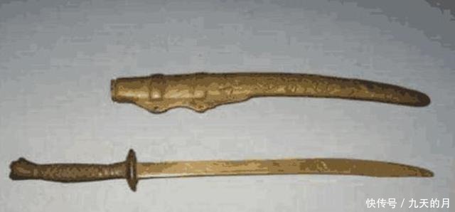 祖传|老人带祖传宝刀去鉴定,刀上刻着4字,专家看后忙问您父亲是!