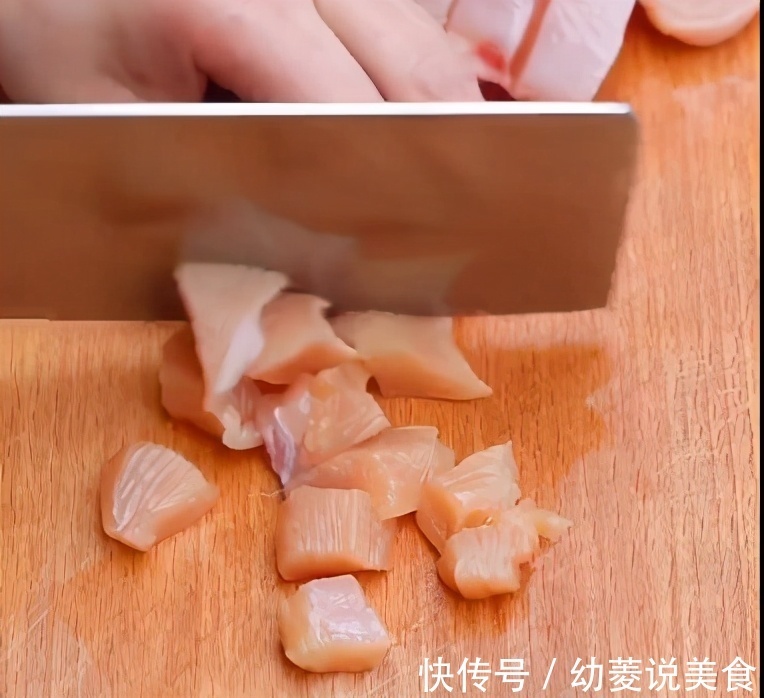 这样做宫保鸡丁，香浓味美，三碗米饭我够了