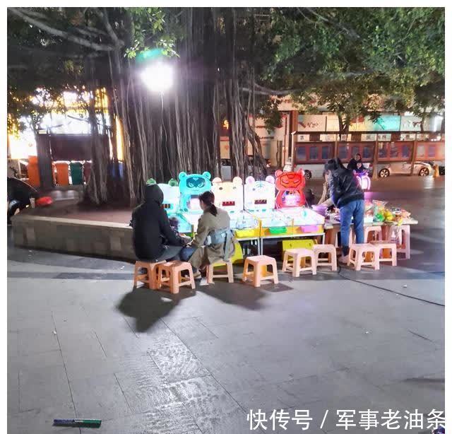 老两口|一个月6000，还不如这两位老人摆地摊！多少人的缩影