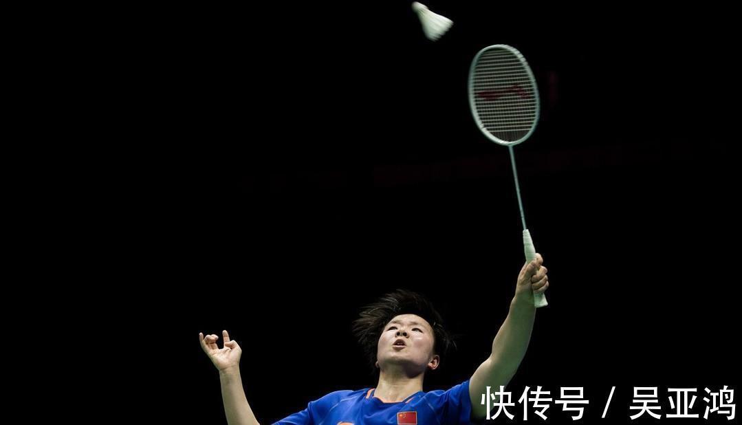 斯里坎斯|世锦赛何冰娇横扫过关，凡尘轻松晋级，国羽男单新锐惨遭逆转