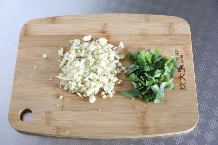 肠燥便秘|秋天多给家人吃这菜，2块钱一大把，简单炒一炒，鲜嫩营养又解腻