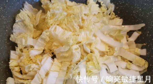 娃娃菜|油豆腐和娃娃菜一起做，家常美味，简单炒制即是美味！