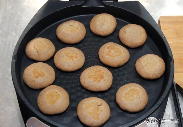 面粉|花生米别再炸了，加一碗面粉变成饼，香酥清脆，营养早餐少不了