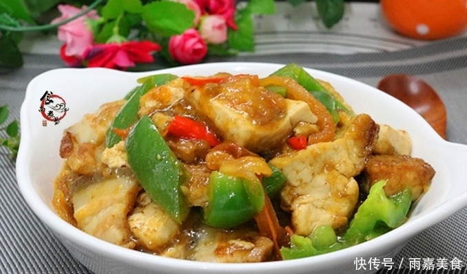 酒店|酒店大厨教我做豆腐，两分钟学会，味道好又实惠，做法接地气